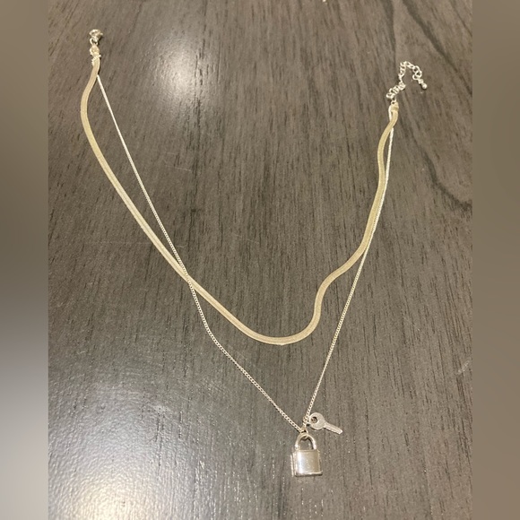 Lock and key woman’s necklace - Picture 1 of 1